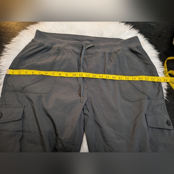 TBY Travels Better With You Women's Plus Gray Cargo Capri Pants. NWT Size 2XL - Picture 8 of 10